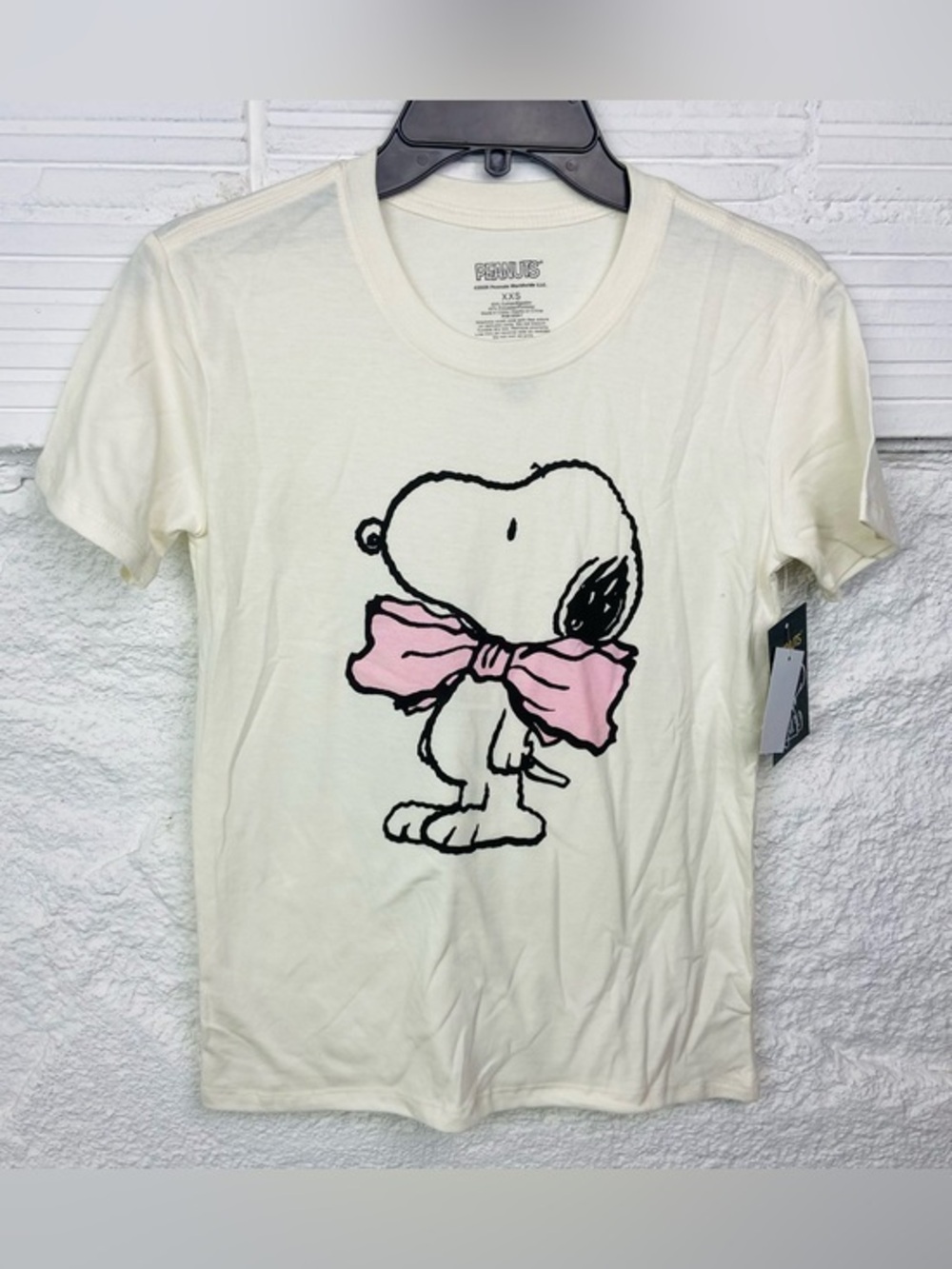 NWT Peanuts Women's Cream Tee with Pink Bow Snoopy Graphic size XXS